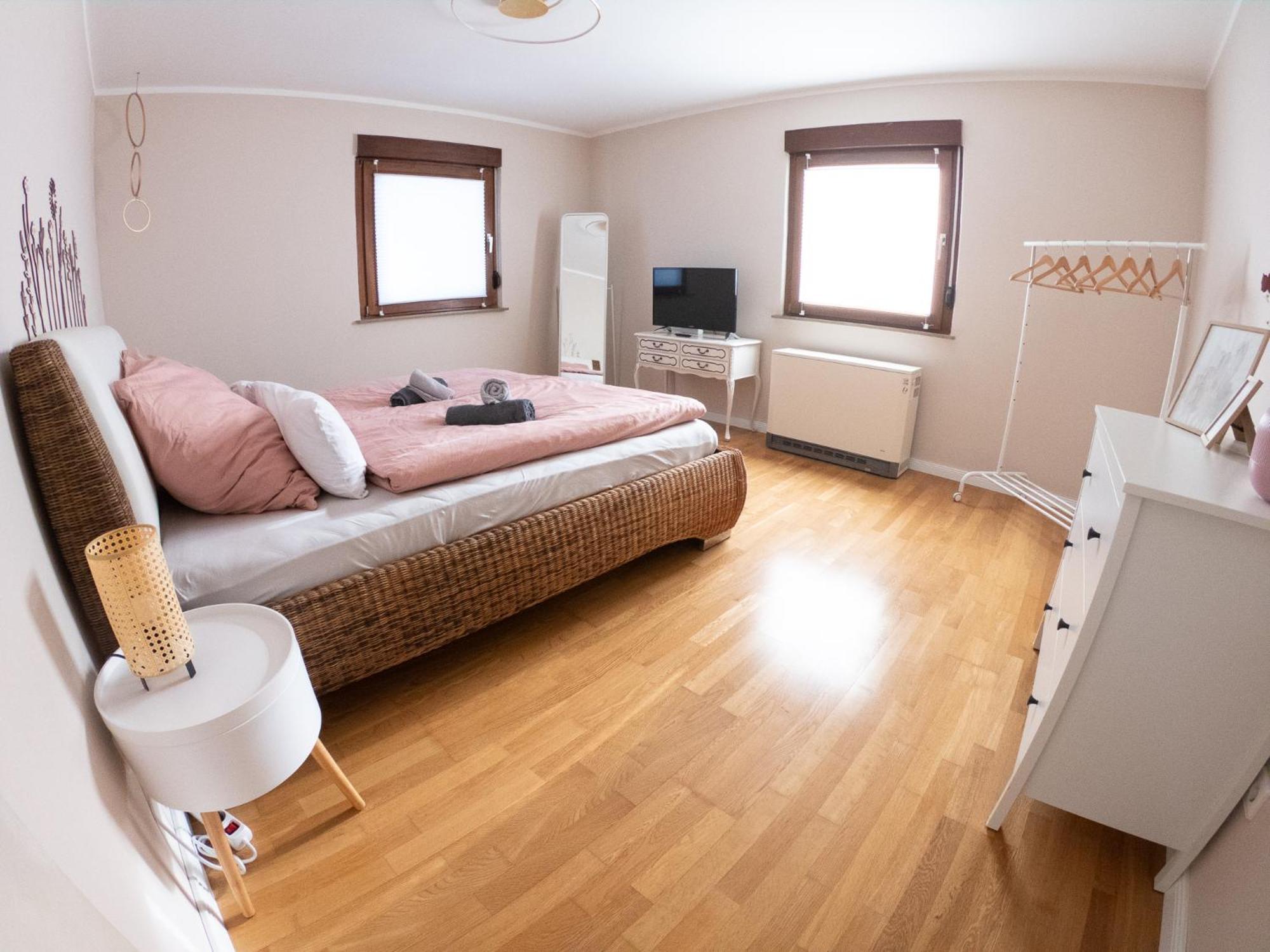 Happybnb Apartment Mit Sonniger Terrasse Lochgau Exterior photo