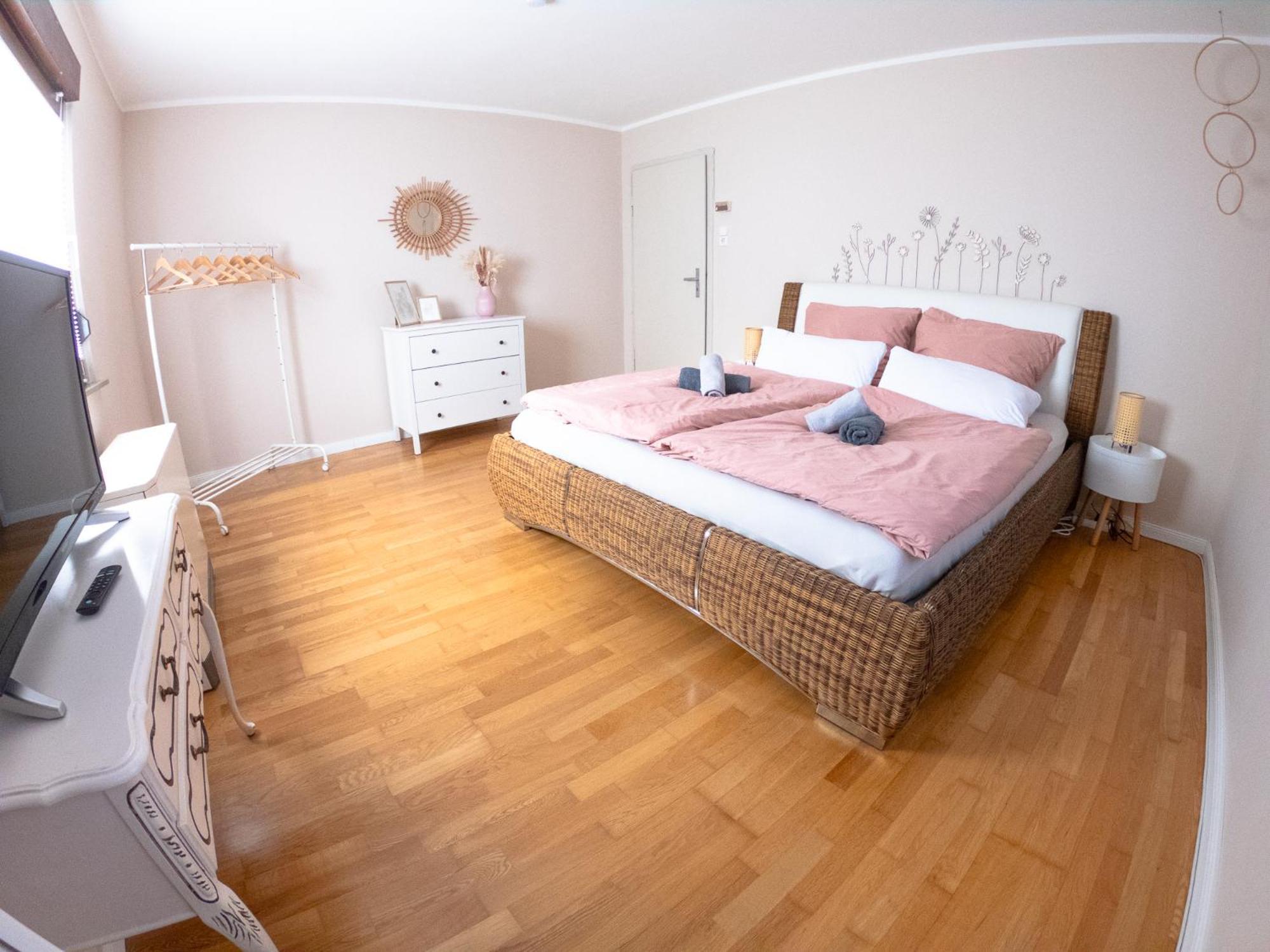 Happybnb Apartment Mit Sonniger Terrasse Lochgau Exterior photo