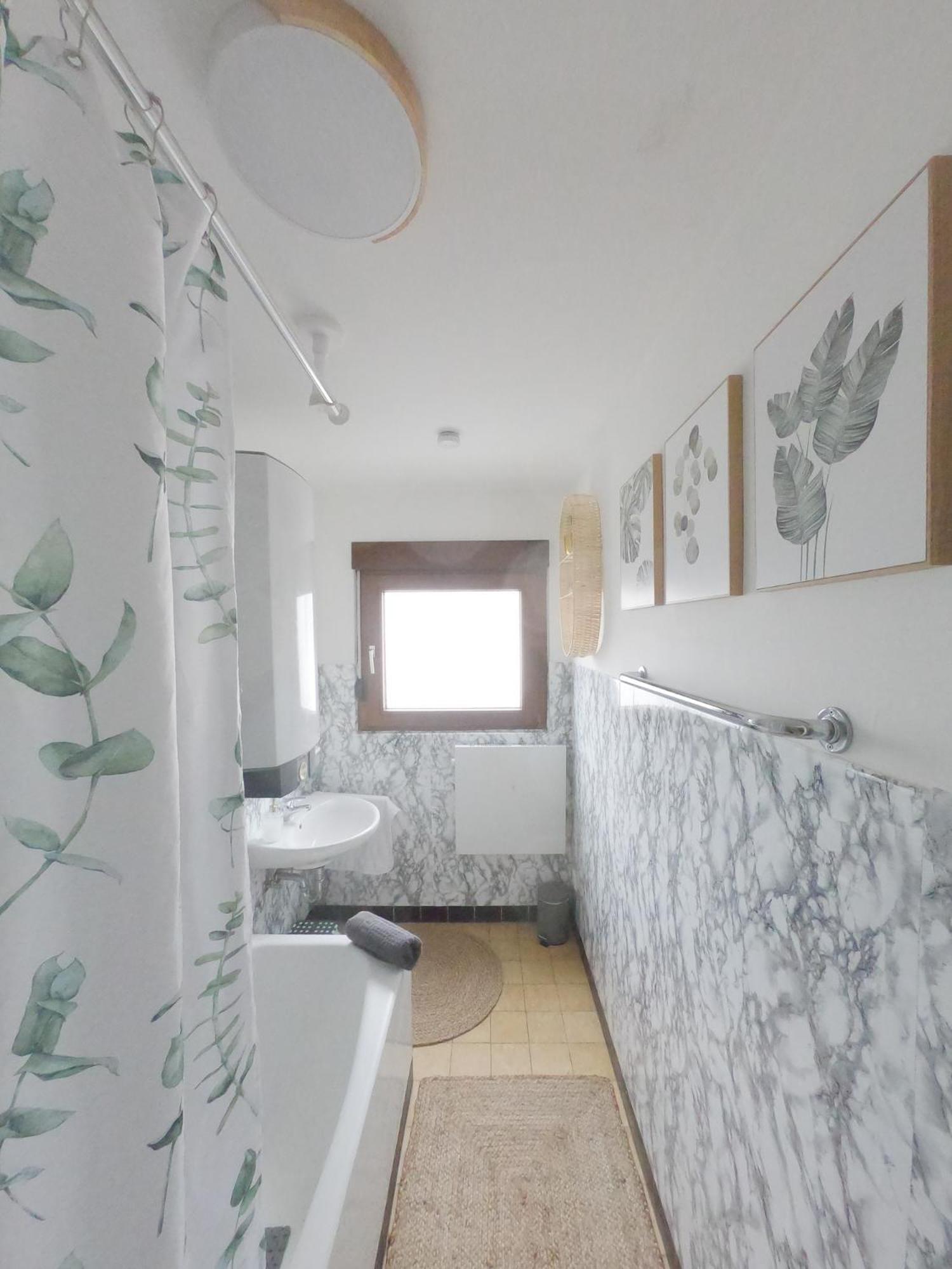 Happybnb Apartment Mit Sonniger Terrasse Lochgau Exterior photo