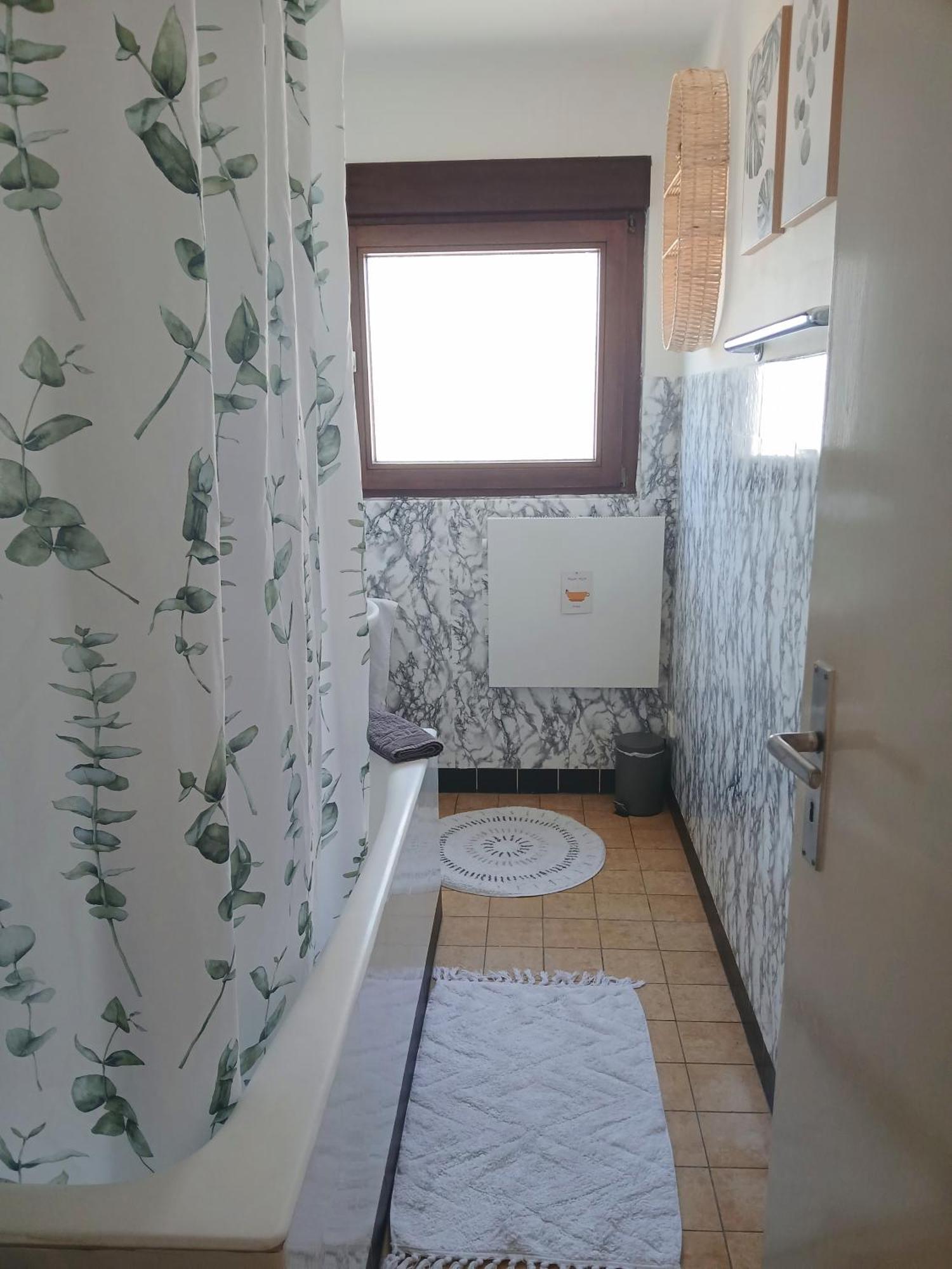 Happybnb Apartment Mit Sonniger Terrasse Lochgau Exterior photo